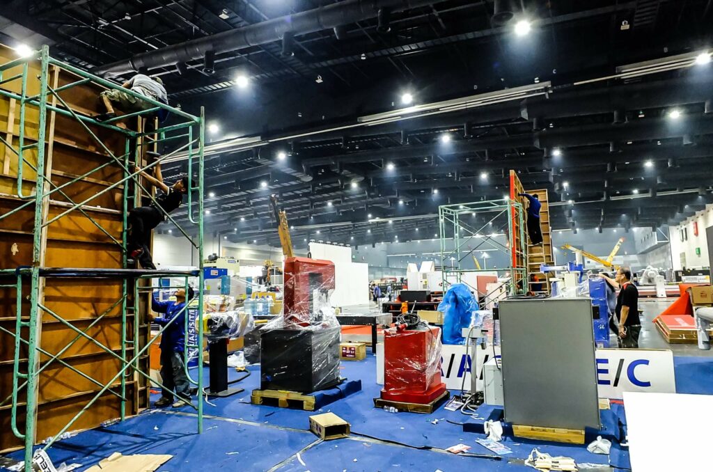 Демонтаж выставочных стендов